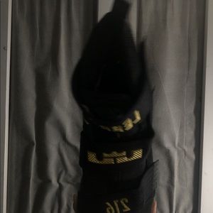 Nike lebron zoom soldier black and gold size 9 mens